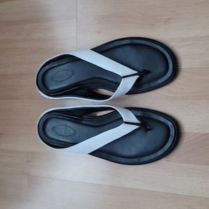 Tod's Leather Thong Sandals